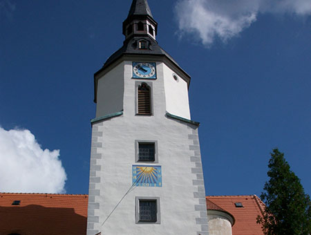 Restaurierung und Denkmalpflege: Kirchturm Seifersdorf, Rekonstruktion Farbfassung und Sonnenuhr